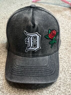 Black Denim Detroit Tigers Baseball Cap with Rose Patch